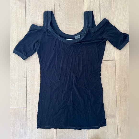 Linq Black t-shirt size small. Cut out shoulders. - Picture 2 of 3